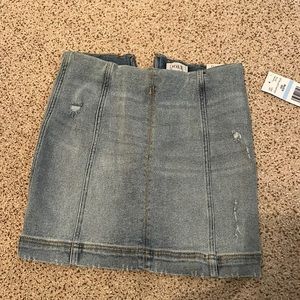 New jean skirt. Size 27/5